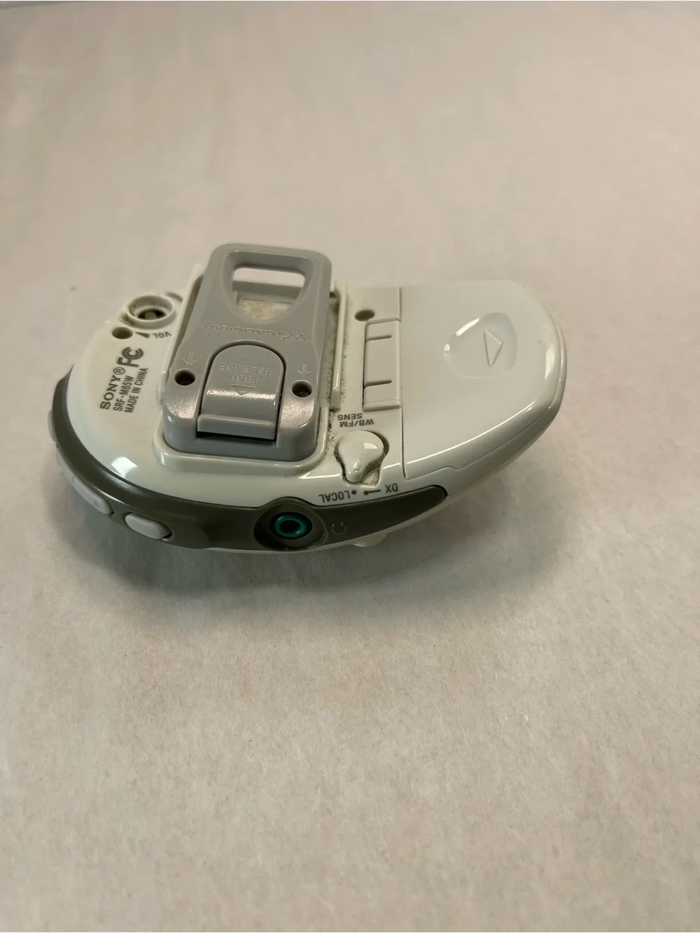 Sony Walkman SRF-M85W Portable Mega Bass Player in White with Orange Logo